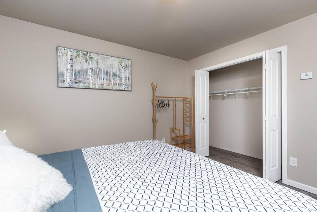Birch Hill Retreat Great Location2+garage+aurora *